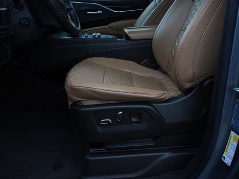 Used 2022 Cadillac Escalade Premium Luxury image 30