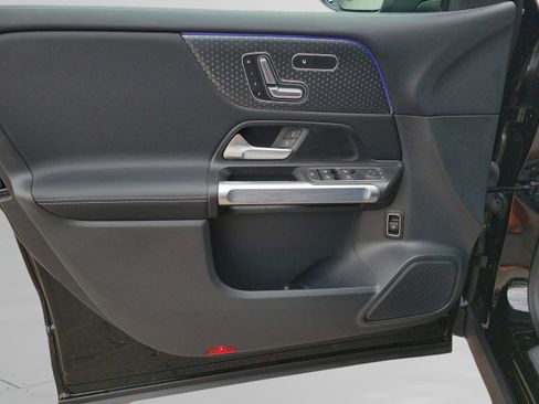 Certified 2025 Mercedes-Benz GLB 250 image 21