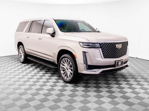 Used 2023 Cadillac Escalade ESV Premium Luxury AWD/4WD image 9