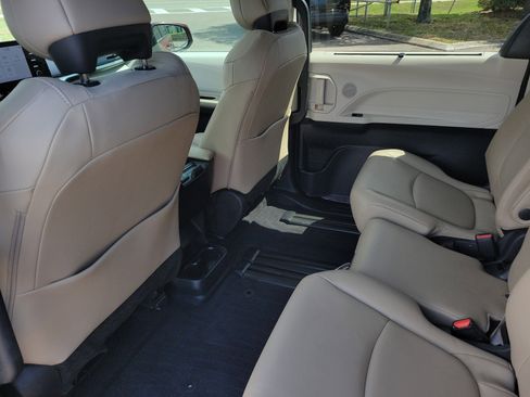 Used 2024 Toyota Sienna XLE image 29