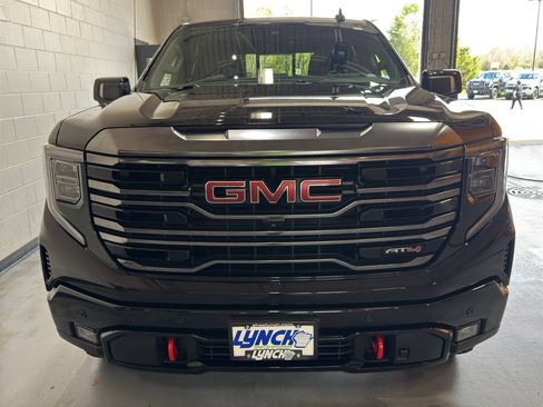 Used 2022 GMC Sierra 1500 AT4 w/ AT4 Premium Package image 8