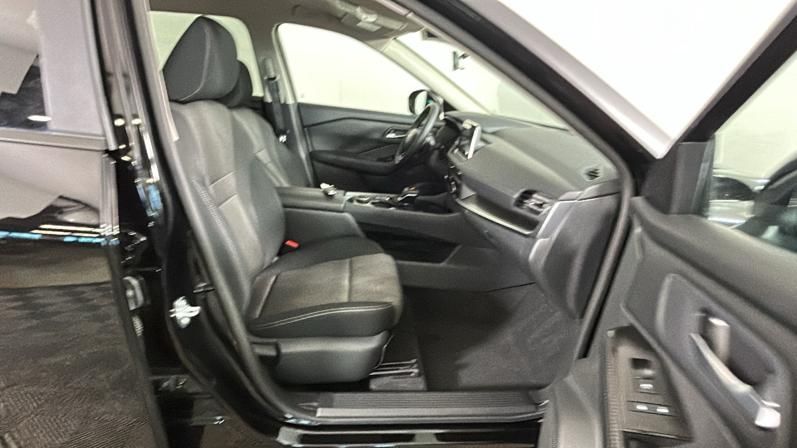 Certified 2026 Nissan Rogue SV AWD/4WD image 38