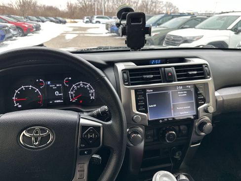 Used 2021 Toyota 4Runner SR5 Premium image 11