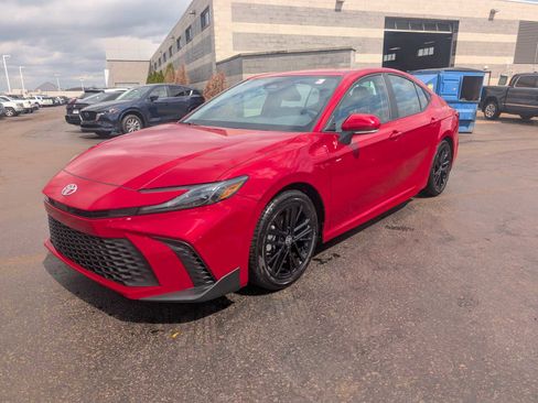 Certified 2025 Toyota Camry SE w/ Convenience Package image 3