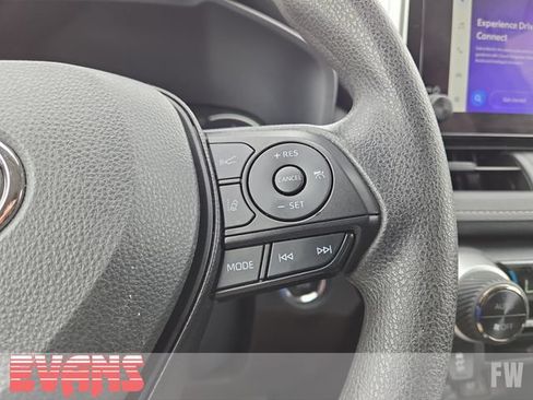 Used 2025 Toyota RAV4 XLE AWD/4WD image 14