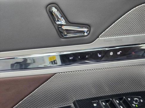 Used 2023 BMW 760i xDrive image 15