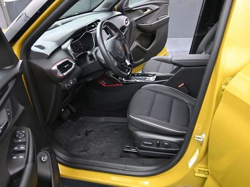 Used 2023 Chevrolet TrailBlazer RS w/ Sun and Liftgate Package AWD/4WD image 9