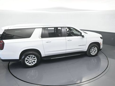 Used 2025 Chevrolet Suburban LT RWD image 59