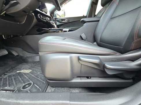 Used 2025 Chevrolet Trax RS w/ Sunroof Package FWD image 19