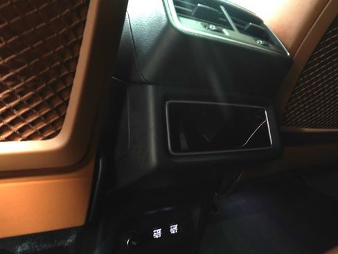 Used 2019 Audi e-tron Prestige w/ Prestige Package AWD/4WD image 16