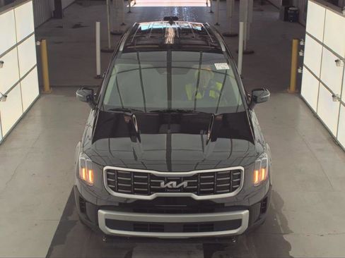 Used 2025 Kia Telluride S image 8
