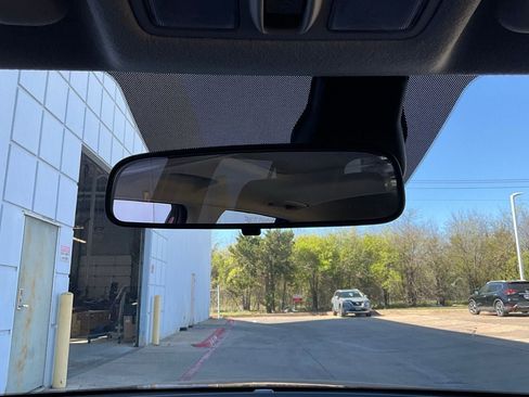 Used 2025 Hyundai Venue SEL image 17