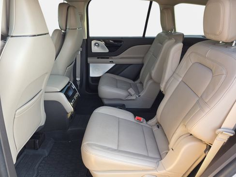 Used 2023 Lincoln Aviator Reserve w/ Equipment Group 201A AWD/4WD image 14