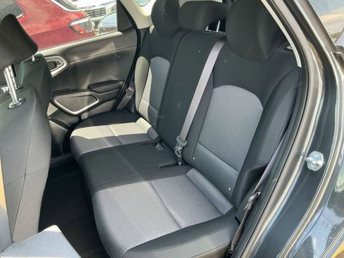 Used 2025 Kia Soul LX w/ LX Technology Package FWD image 33