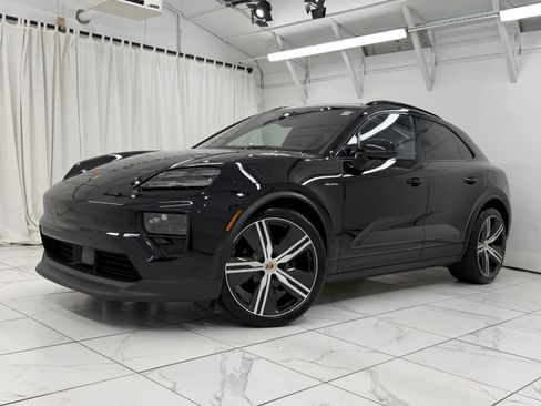 Certified 2025 Porsche Macan 4 Electric image 6