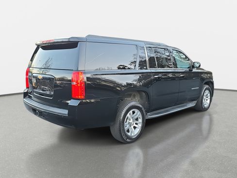 Used 2019 Chevrolet Suburban LT image 3