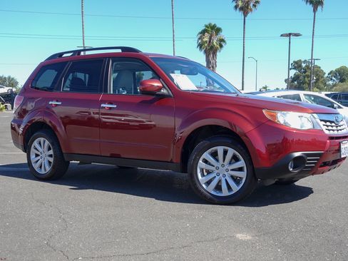 Used 2011 Subaru Forester 2.5X Limited AWD/4WD image 4