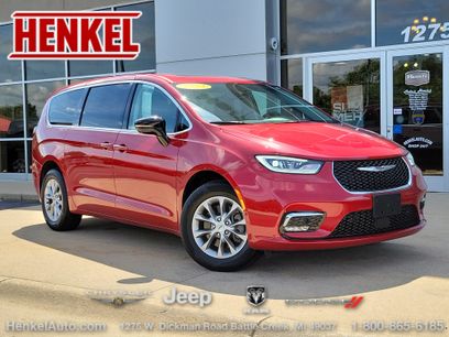 Used 2024 Chrysler Pacifica Touring-L
