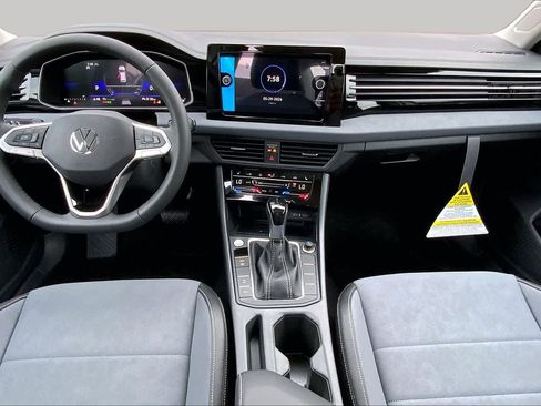 New 2026 Volkswagen Jetta SE FWD image 5