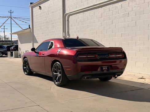 Used 2019 Dodge Challenger SXT w/ Plus Package image 5
