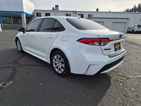 Used 2021 Toyota Corolla LE w/ Carpet Mat Package (TMS) image 7