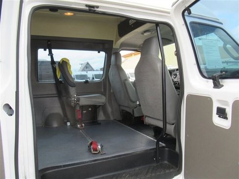 Used 2014 Ford E-250 and Econoline 250 Extended w/ Power Group image 17