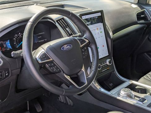 Used 2024 Ford Edge Titanium image 17