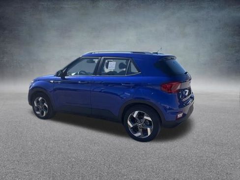 Used 2025 Hyundai Venue SEL image 8
