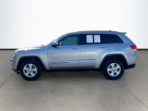 Used 2017 Jeep Grand Cherokee Laredo AWD/4WD image 4