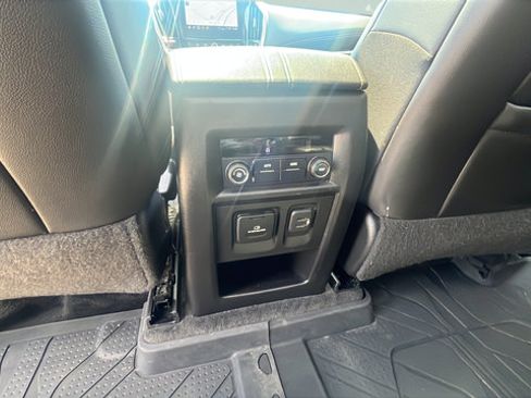 Used 2020 Chevrolet Traverse LT w/ LT Premium Package AWD/4WD image 25