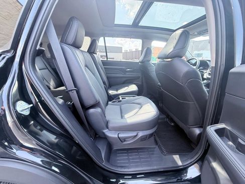 Used 2025 Toyota Grand Highlander AWD image 11
