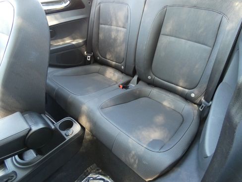 Used 2014 Volkswagen Beetle 2.5 FWD image 39