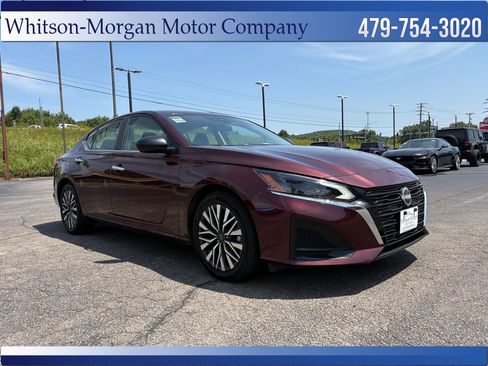 Used 2025 Nissan Altima 2.5 SV FWD image 3