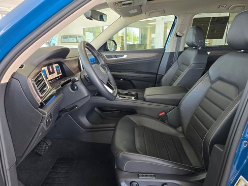 Used 2025 Volkswagen Atlas SEL AWD/4WD image 18