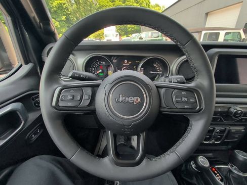 Used 2023 Jeep Wrangler Unlimited w/ Cold Weather Group AWD/4WD image 19