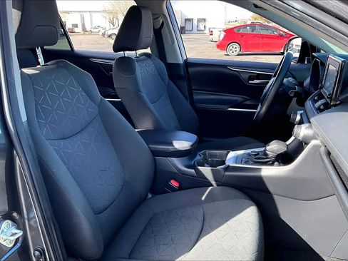 Used 2021 Toyota RAV4 XLE image 7