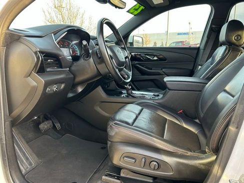 Used 2023 Chevrolet Traverse RS image 38