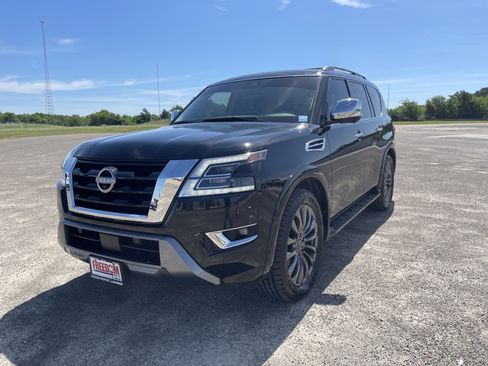Used 2024 Nissan Armada Platinum w/ Captain's Chairs Package RWD image 8