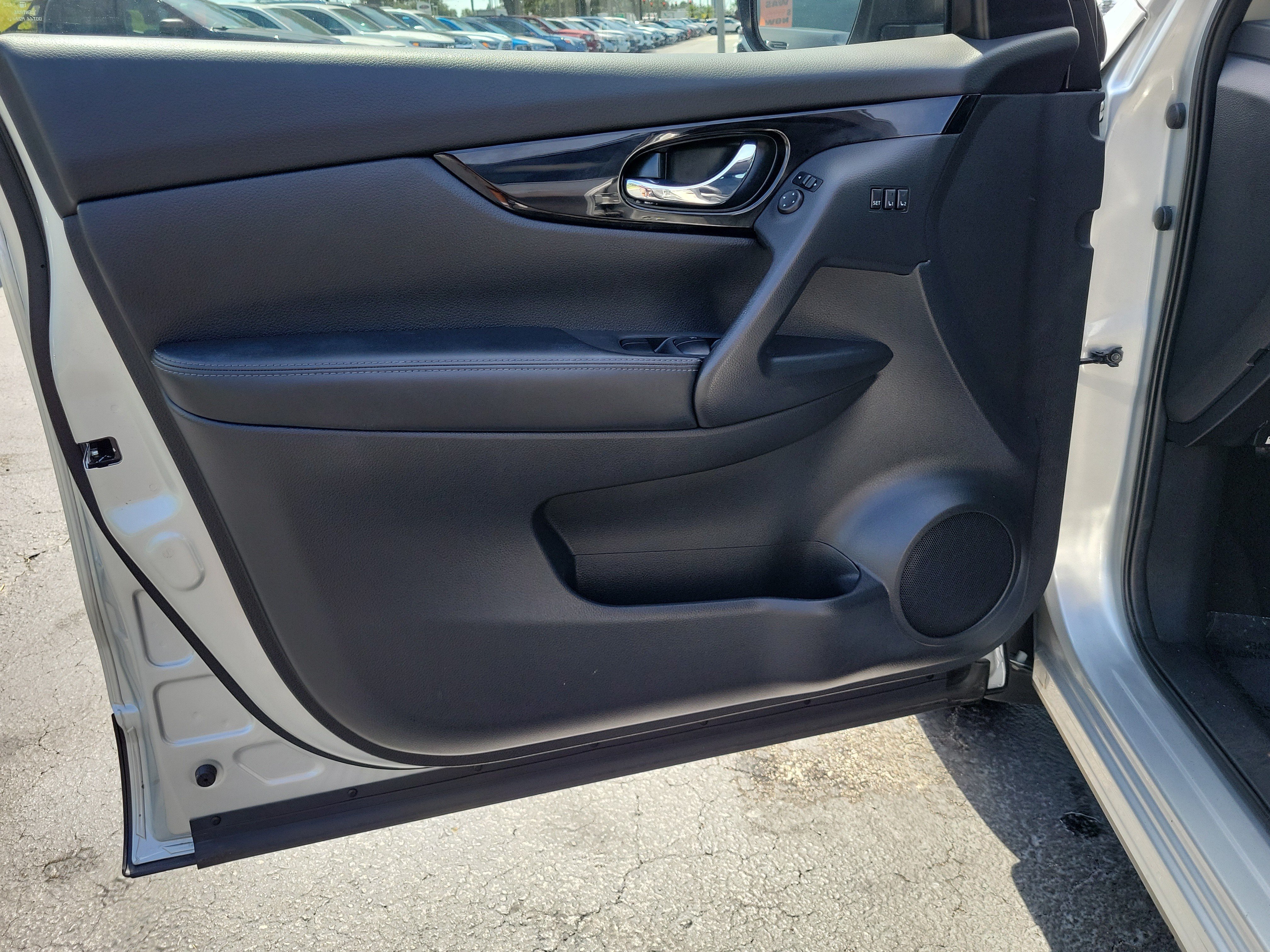 Used 2022 Nissan Rogue Sport SL w/ Premium Package AWD/4WD image 18