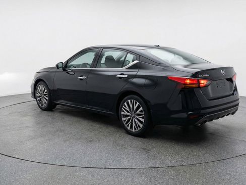 Used 2025 Nissan Altima 2.5 SV image 6