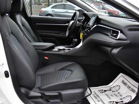 Used 2024 Toyota Camry SE image 40