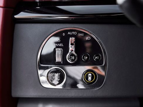 Used 2024 Rolls-Royce Phantom Sedan RWD image 73