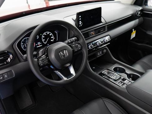 New 2025 Honda Pilot Touring image 3