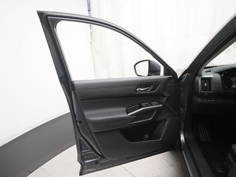 Certified 2025 Nissan Pathfinder SL w/ Black Appearance Package AWD/4WD image 29