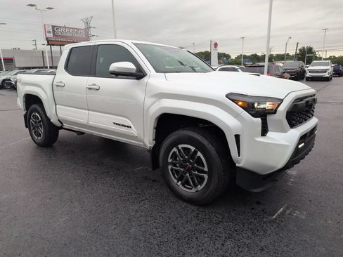 Used 2026 Toyota Tacoma TRD Sport w/ TRD Sport Premium Package AWD/4WD image 7