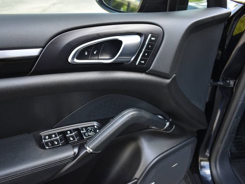 Used 2018 Porsche Cayenne Platinum Edition AWD/4WD image 19
