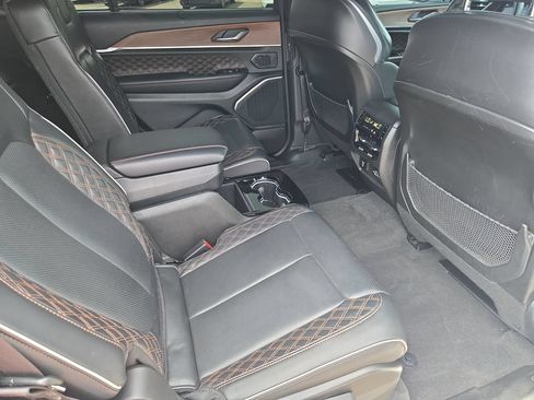 Used 2022 Jeep Grand Cherokee L Summit w/ Advanced Protech Group IV AWD/4WD image 11