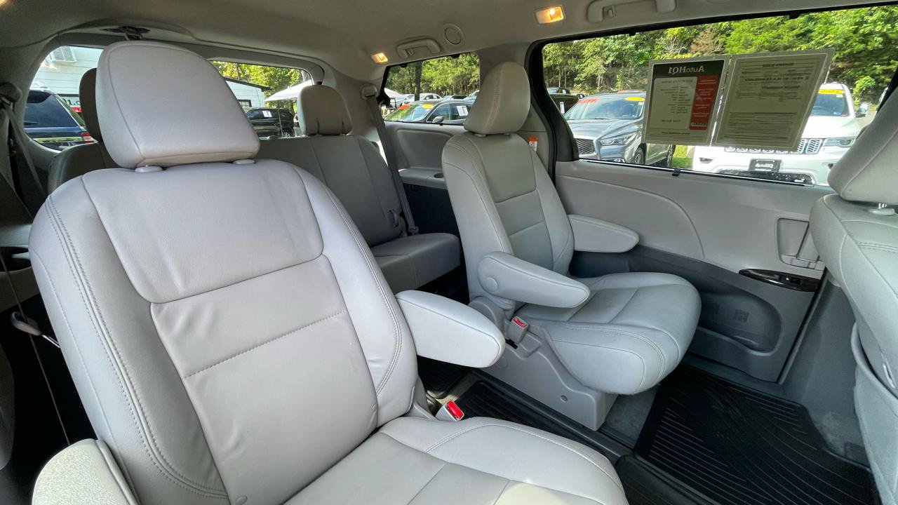 Used 2017 Toyota Sienna XLE Premium w/ Protection Package AWD/4WD image 24