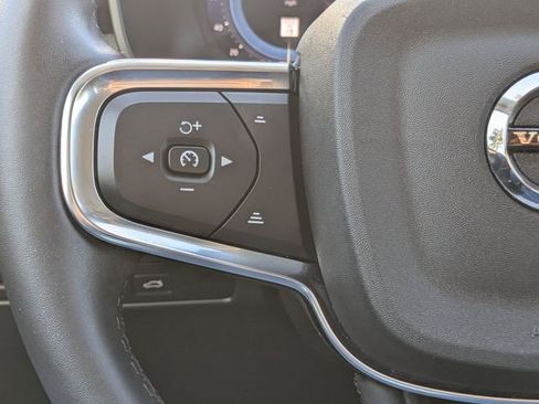 Certified 2024 Volvo XC40 B5 Core image 32