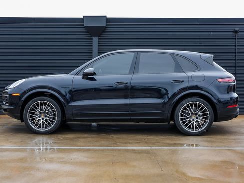 Certified 2022 Porsche Cayenne E-Hybrid image 2